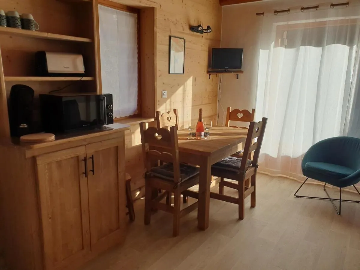 Petit Chalet 4 Pers Champagny-En-Vanoise La Plagne 0*,  Francia